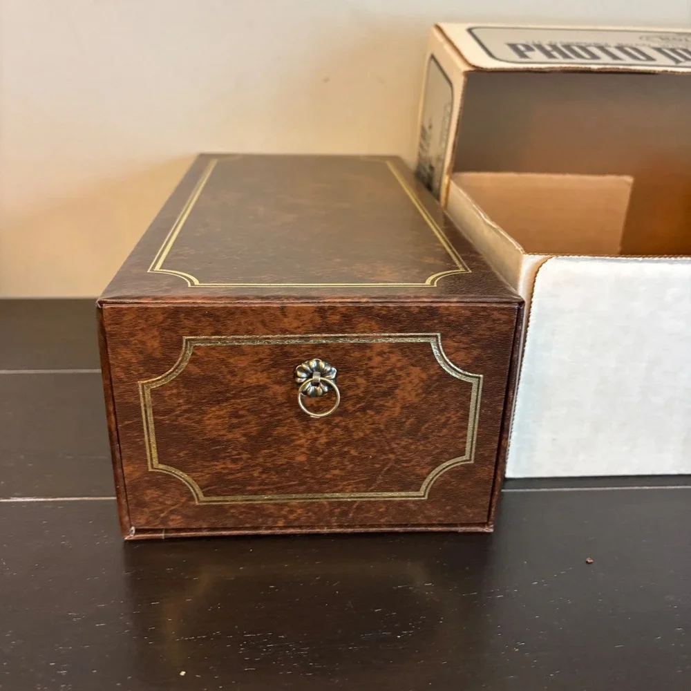 Vintage Holson Photo Memory Box | Faux Leather | 3.5 x 5 Photos | 200 Photos